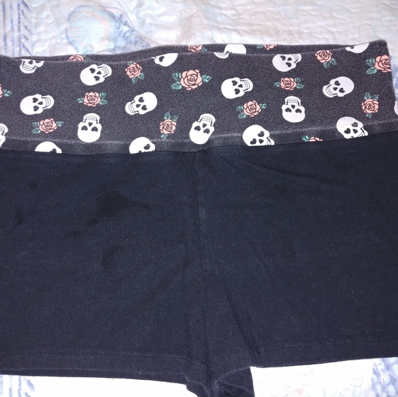 no boundaries yoga shorts